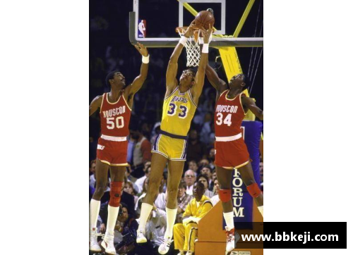 NBA老鹰与火箭对决：争锋相对，硬碰硬